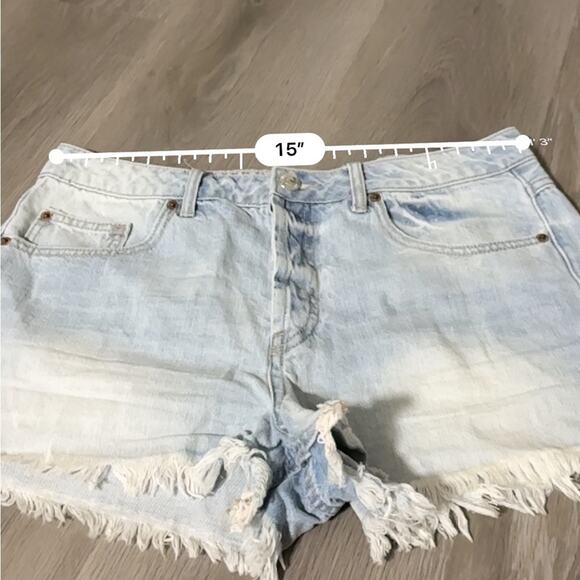 Forever 21 High Rise Raw Hem Light Wash Short Shorts Size 28 - Picture 7 of 9
